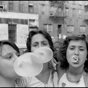 Susan Meiselas, Carol, JoJo and Lisa on Mott Street, Little Italy, NYC, USA, 1976 © Susan Meiselas Magnum Photos